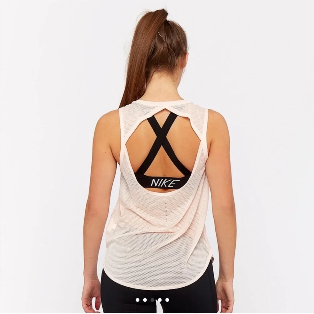 Nike Women’s Pink Breathe Mesh Running Tank/Nike Victory Shape High Support Bra